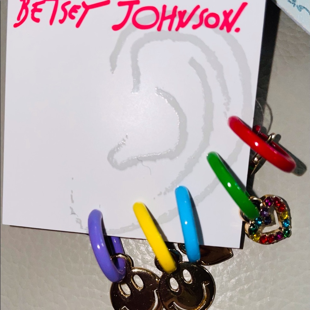 Betsey 🌈 Smiley Huggie Rainbow 🌈 Hoop Earrings - Picture 6 of 8